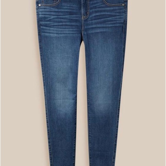 Torrid - Picture 2 of 6